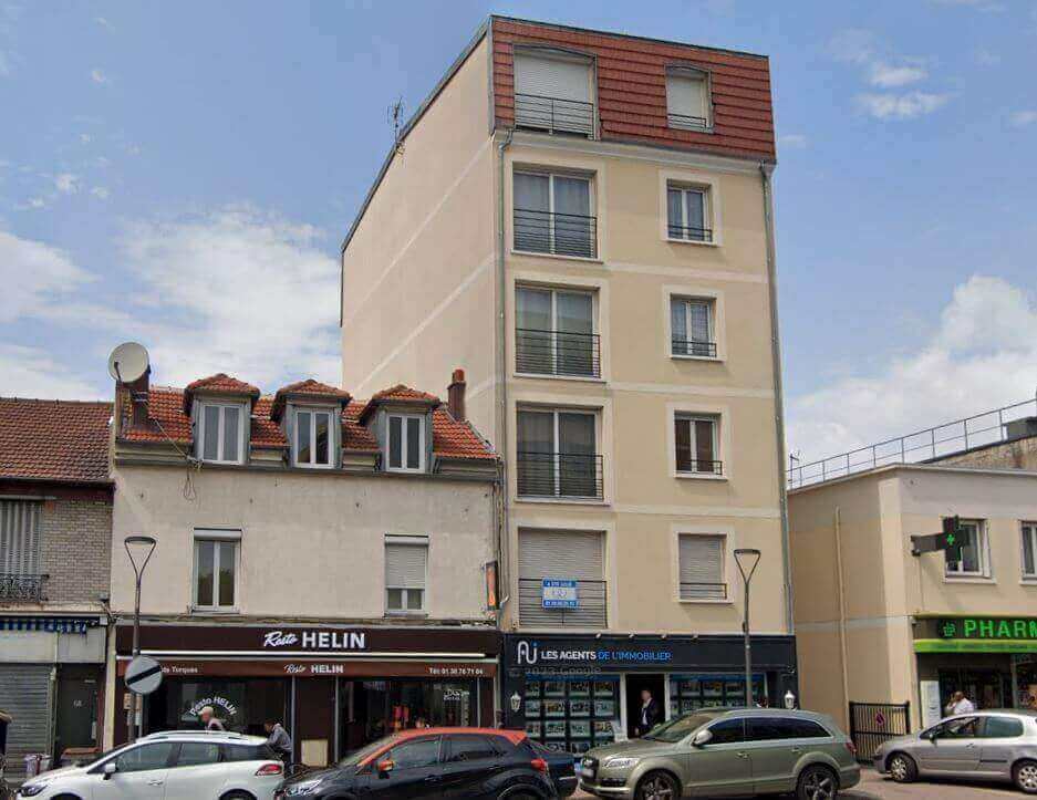 IMMEUBLE CENTRE VILLE 10 logements + commerce + 6 Maisons Individuelles + 1 maison transformée en 6 appartements